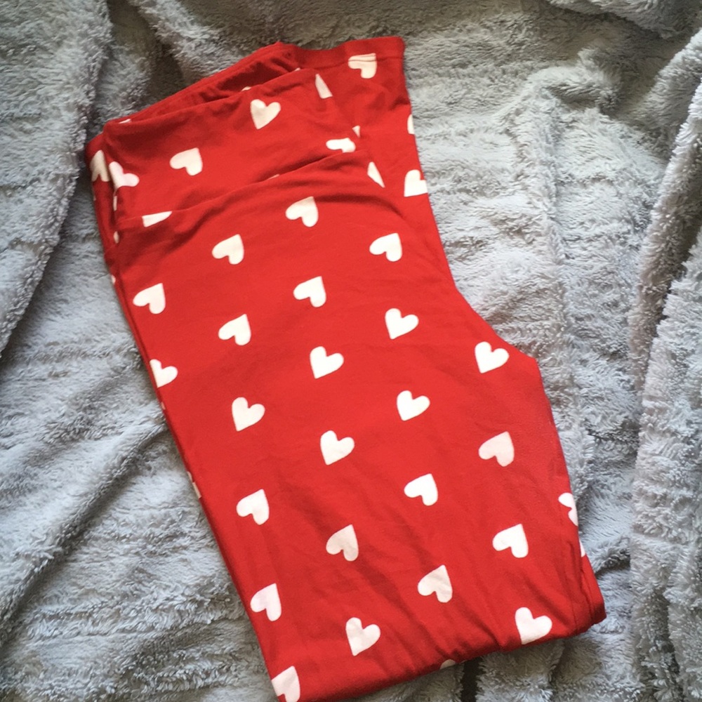Tc white heart polka dot valentine leggings